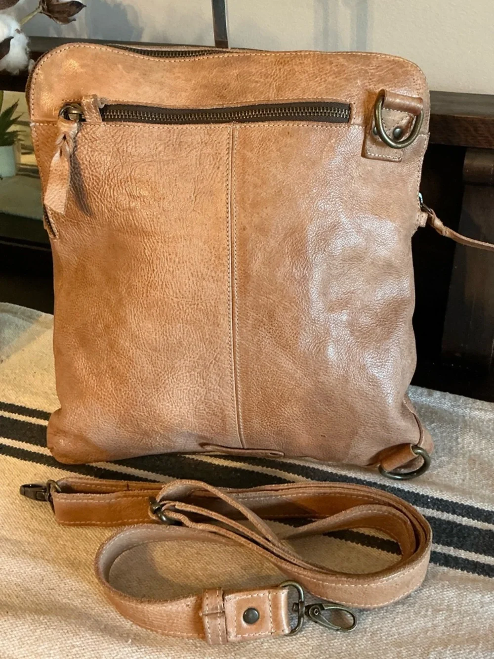 Bed Stu Aiken Leather Crossbody Convertible Bag Tan OATS DD Retail $280 - Picture 4 of 15